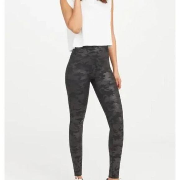 SPANX Faux Leather Camo Leggings Black - Picture 1 of 9